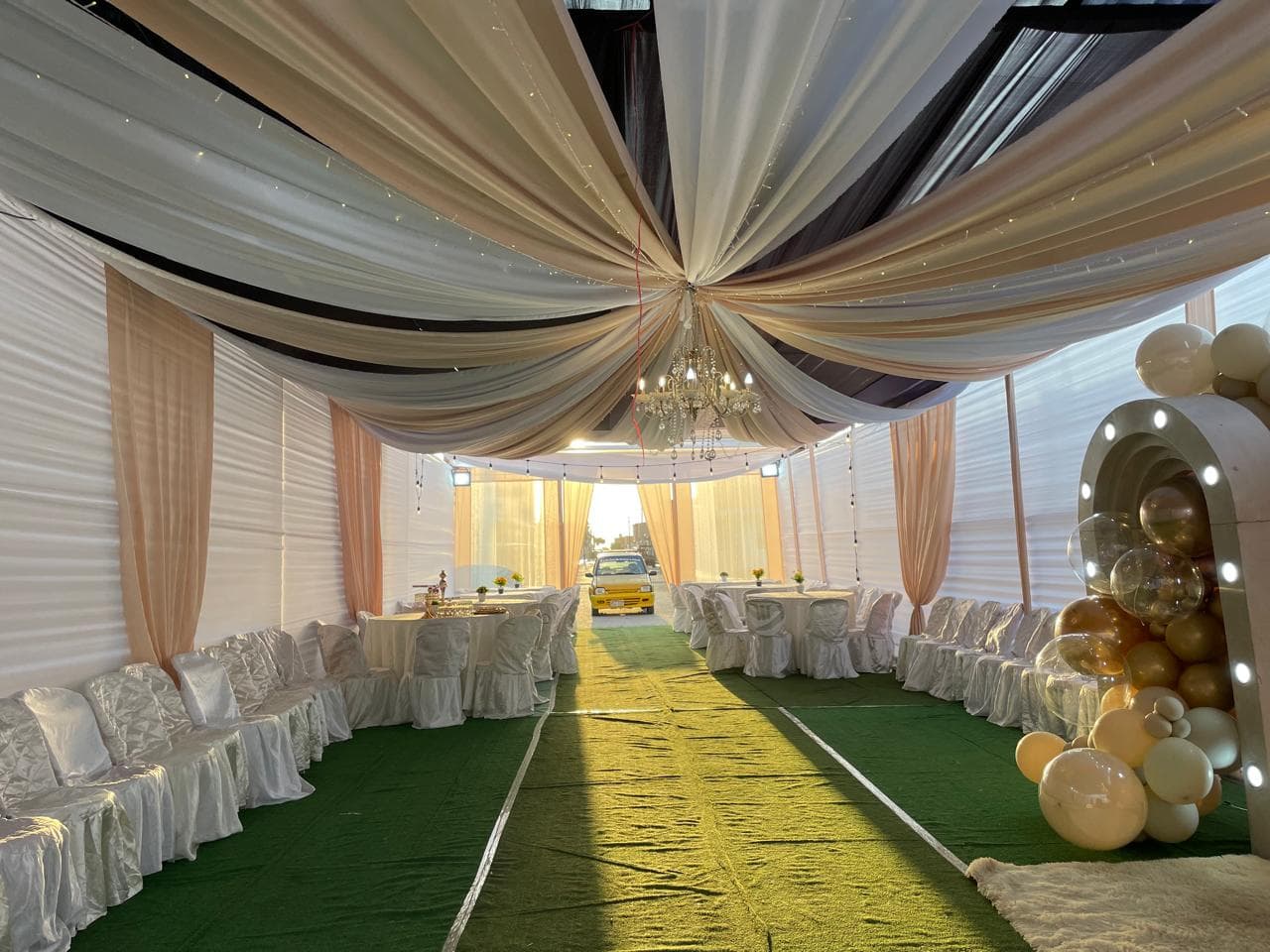 Toldo con diseño semipersa